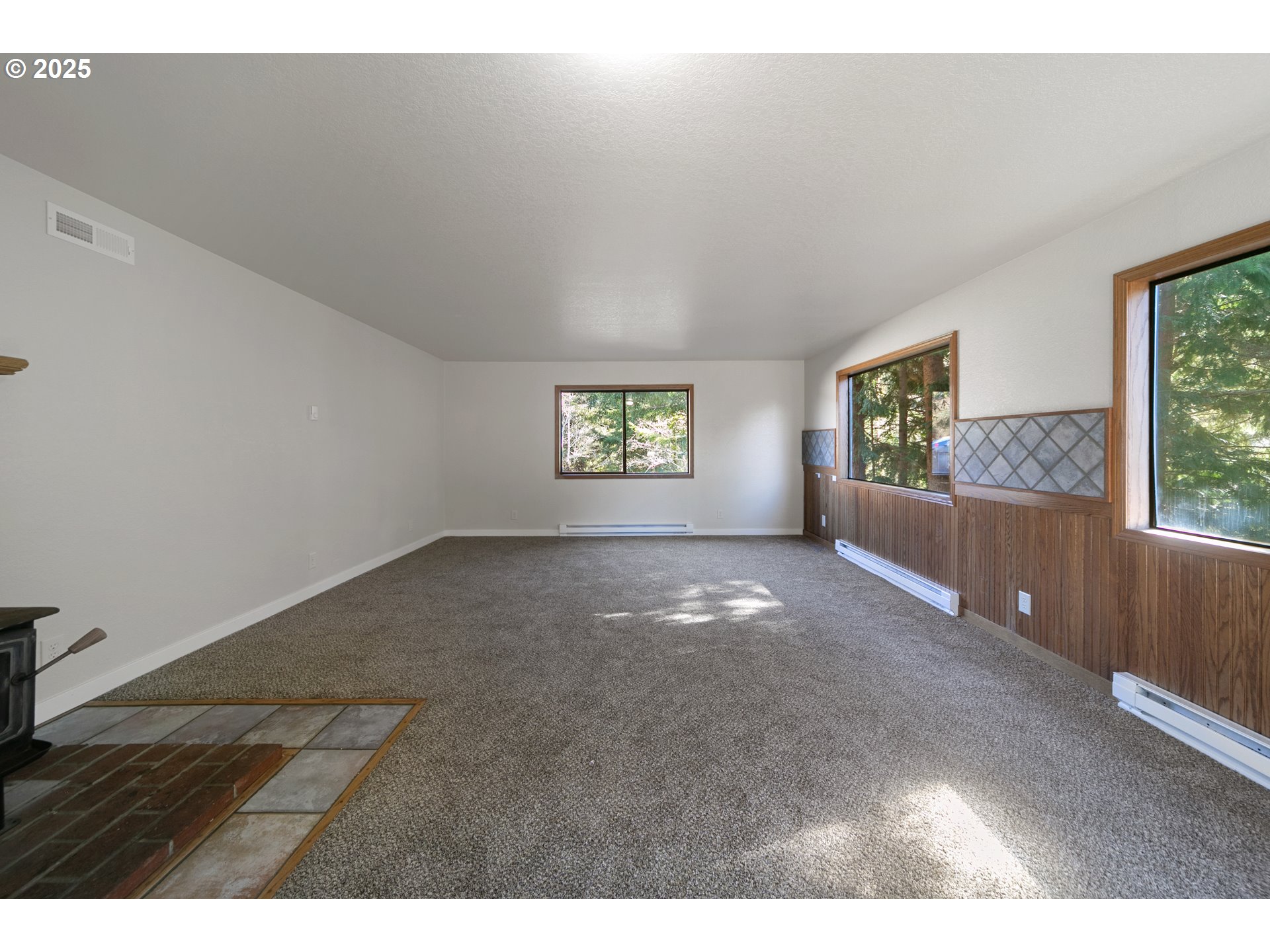698 East Alder Place Reedsport, OR 97467 - Photo 6 of 39 Family Room