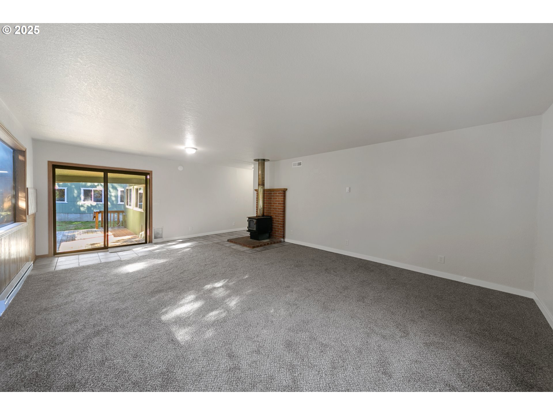 698 East Alder Place Reedsport, OR 97467 - Photo 7 of 39 Bedroom