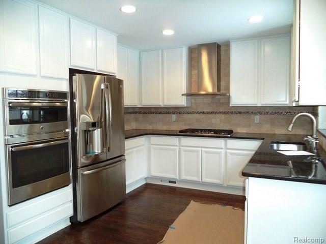 46 Edgemere Road Grosse Pointe Farms, MI 48236 - Photo 2 of 27
