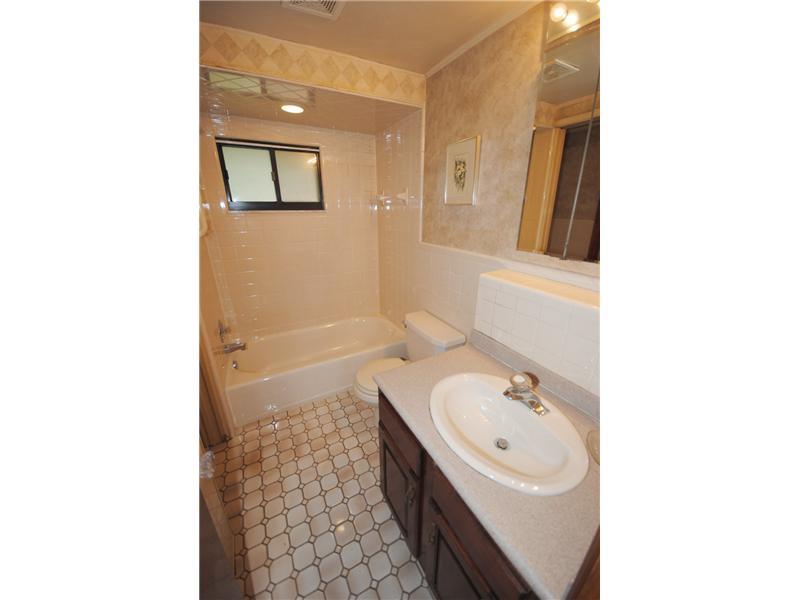 1015 Varner Road Whitehall, PA 15227 - Photo 12 of 18 Full Bath.