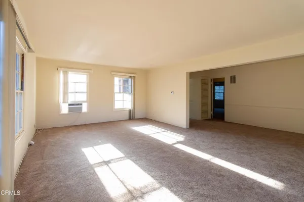 a view of empty room with window