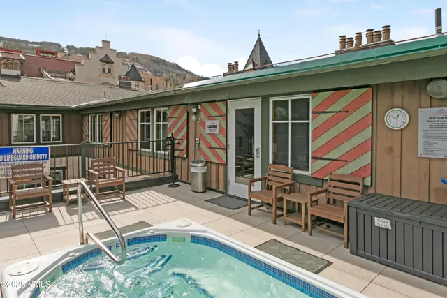 a view of entrance front of the house