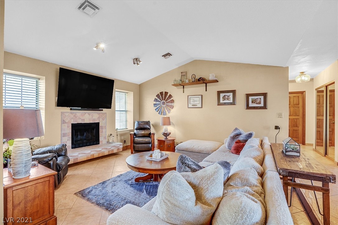 529 East Fairway Road Henderson, NV 89015 - Photo 8 of 35 Gallery Image 8