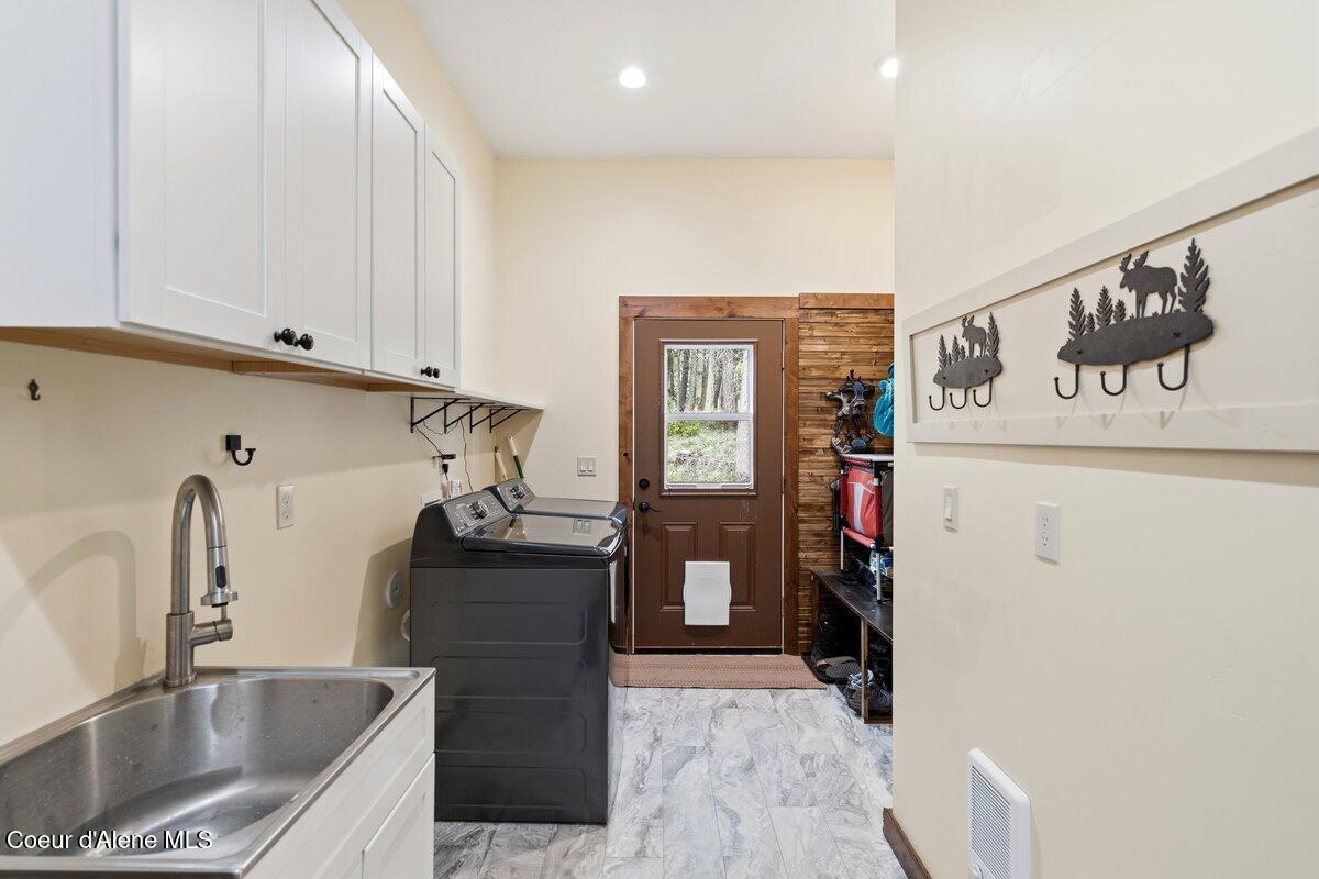 175 Hanaford Road Blanchard, ID 83804 - Photo 33 of 53 Laundry