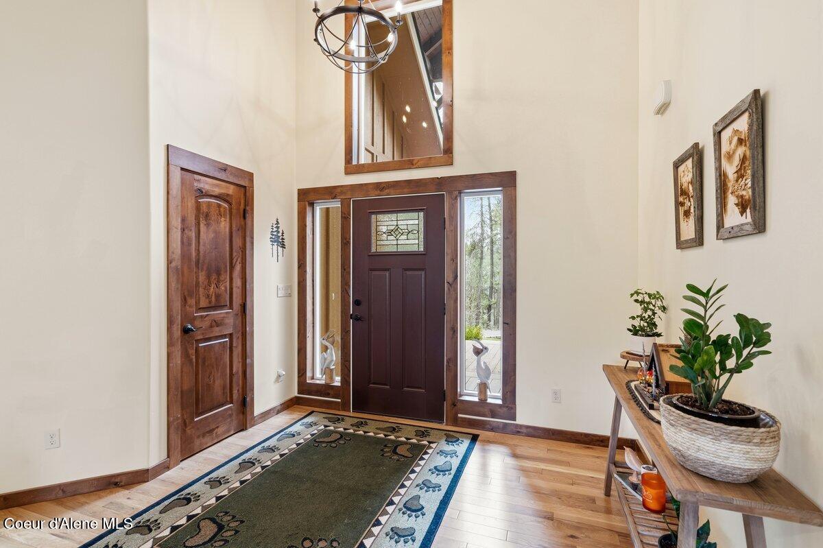 175 Hanaford Road Blanchard, ID 83804 - Photo 8 of 53 Foyer 2