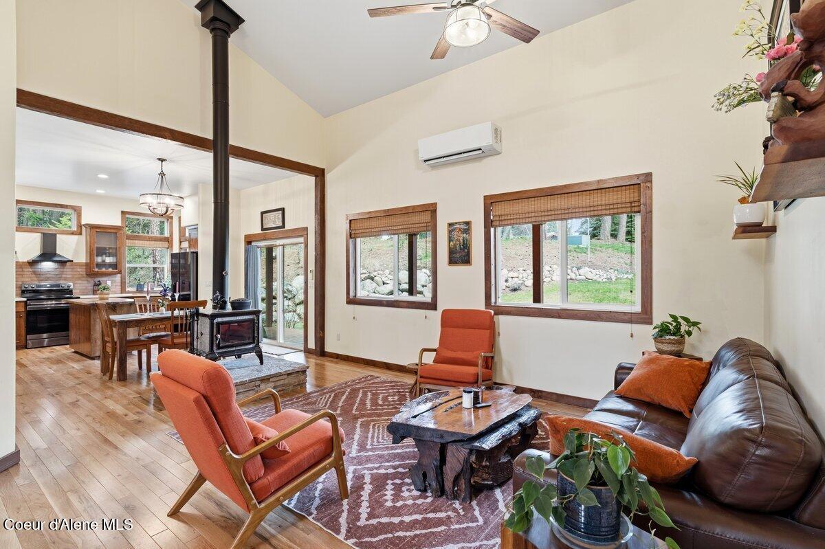 175 Hanaford Road Blanchard, ID 83804 - Photo 10 of 53 Living Room