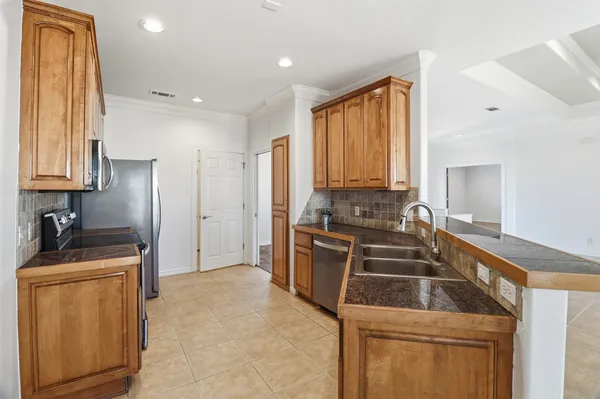 $360,000 | 127 Turkey Run, Meadowlakes, TX 78654