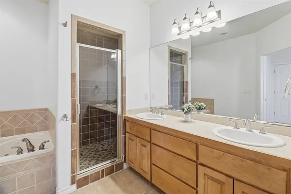 $360,000 | 127 Turkey Run, Meadowlakes, TX 78654