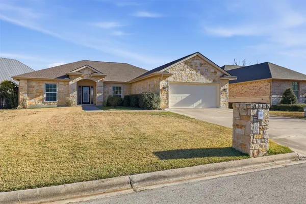$360,000 | 127 Turkey Run, Meadowlakes, TX 78654