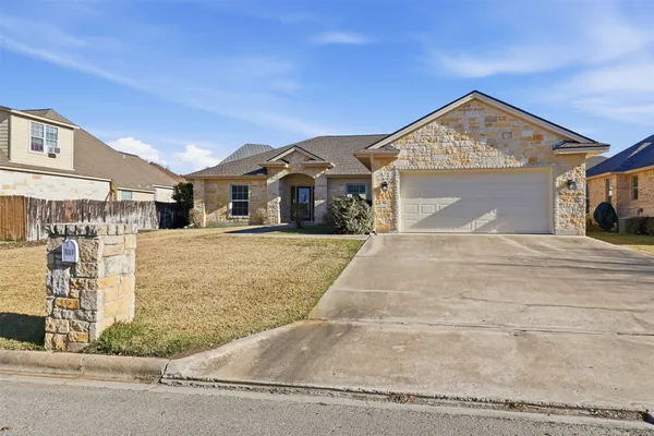 $360,000 | 127 Turkey Run, Meadowlakes, TX 78654