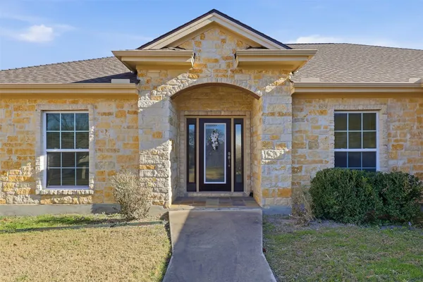 $360,000 | 127 Turkey Run, Meadowlakes, TX 78654