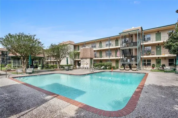 $1,700 | 2700 Whitney Place, Unit 826, Metairie, LA 70002