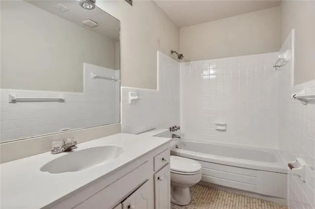 $1,700 | 2700 Whitney Place, Unit 826, Metairie, LA 70002