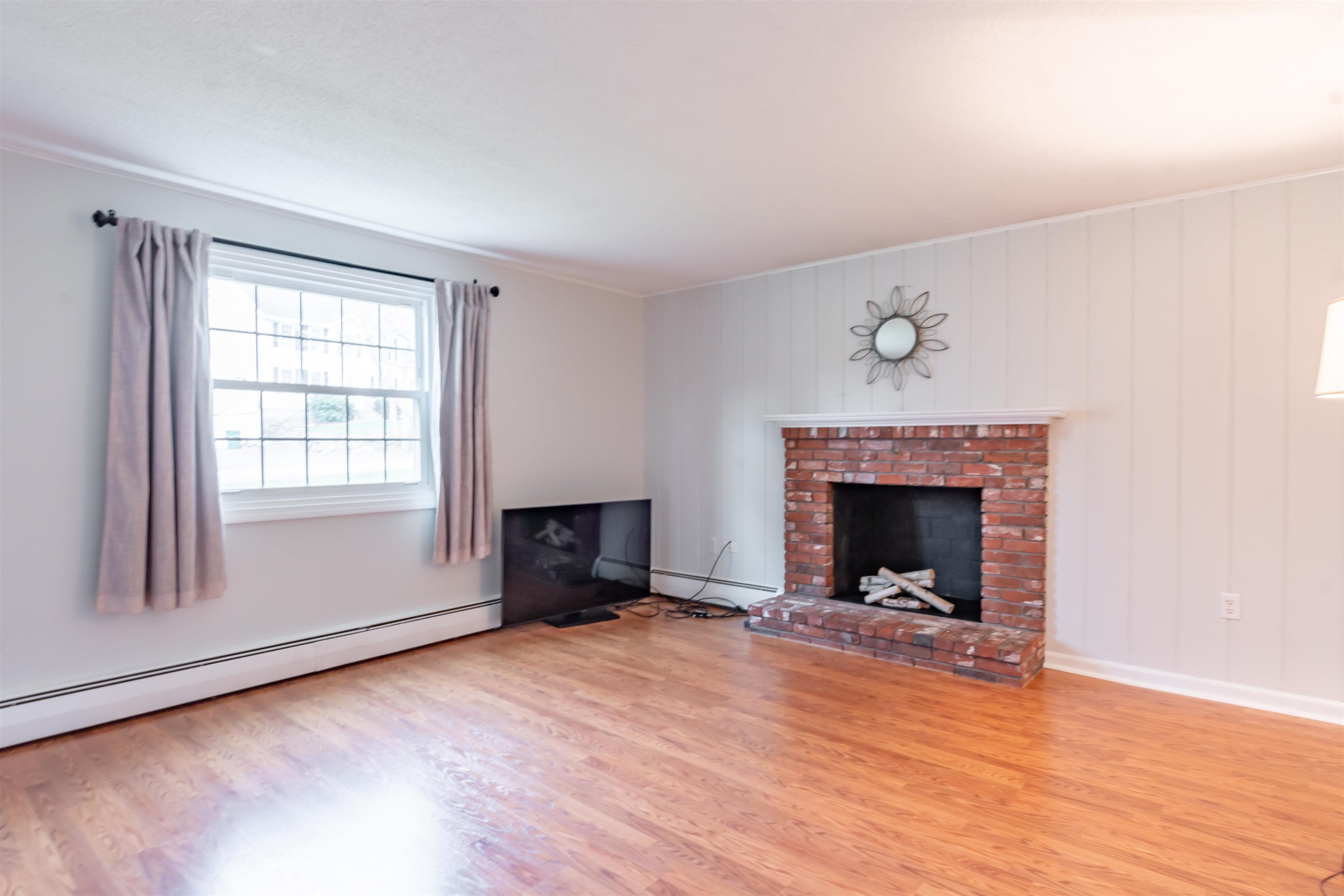 4 Sheffield Road Nashua, NH 03062 - Photo 4 of 32