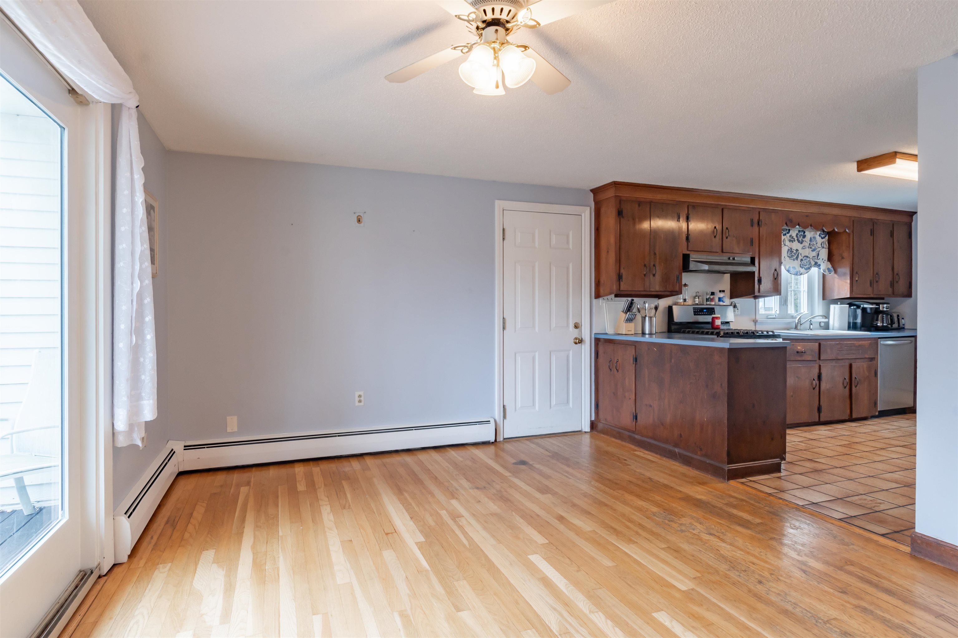 4 Sheffield Road Nashua, NH 03062 - Photo 6 of 32