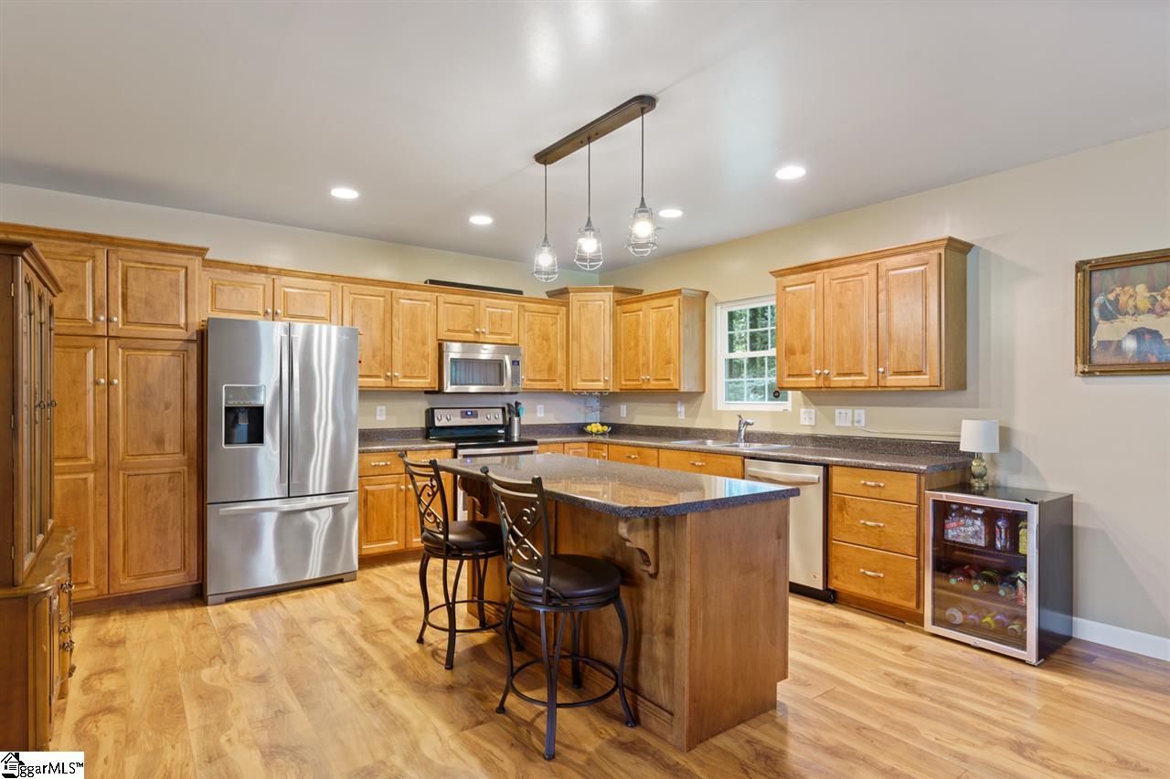216 Oak Dr Extension Honea Path, SC 29654 - Photo 6 of 18 Gallery Image 6