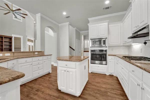 $3,800 | 2202 Southern Oaks Drive, Cedar Hill, TX 75104