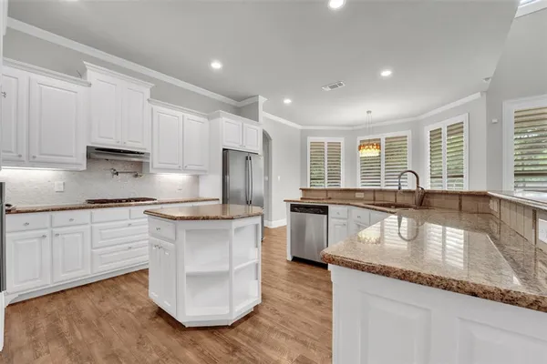 $3,800 | 2202 Southern Oaks Drive, Cedar Hill, TX 75104