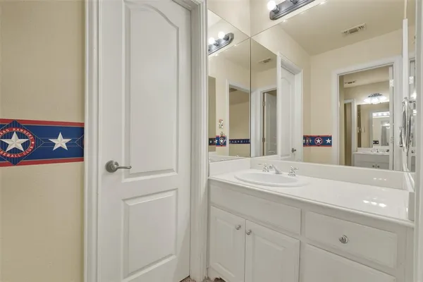 $3,800 | 2202 Southern Oaks Drive, Cedar Hill, TX 75104