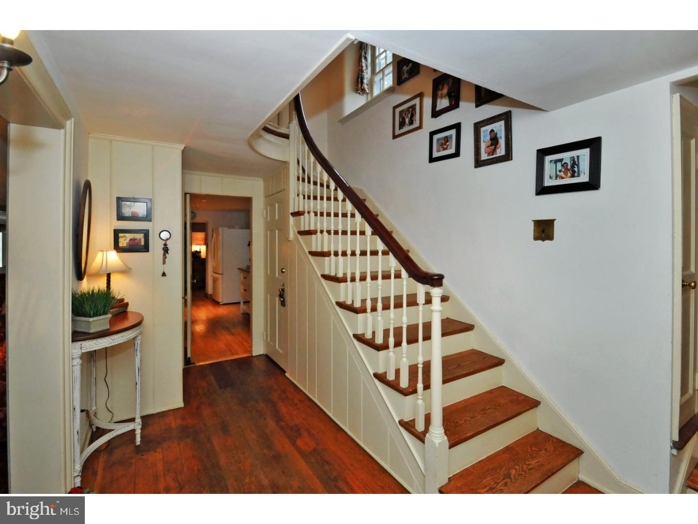752 Fetters Mill Road Huntingdon Valley, PA 19006 - Photo 5 of 25 Hallway