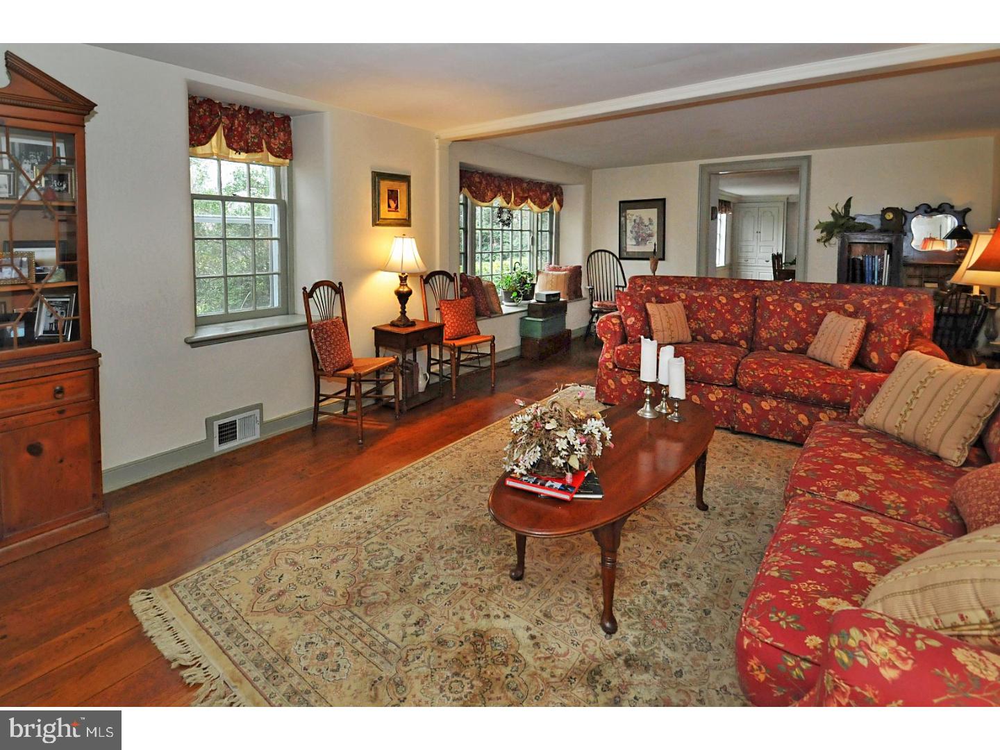 752 Fetters Mill Road Huntingdon Valley, PA 19006 - Photo 6 of 25 Living Room