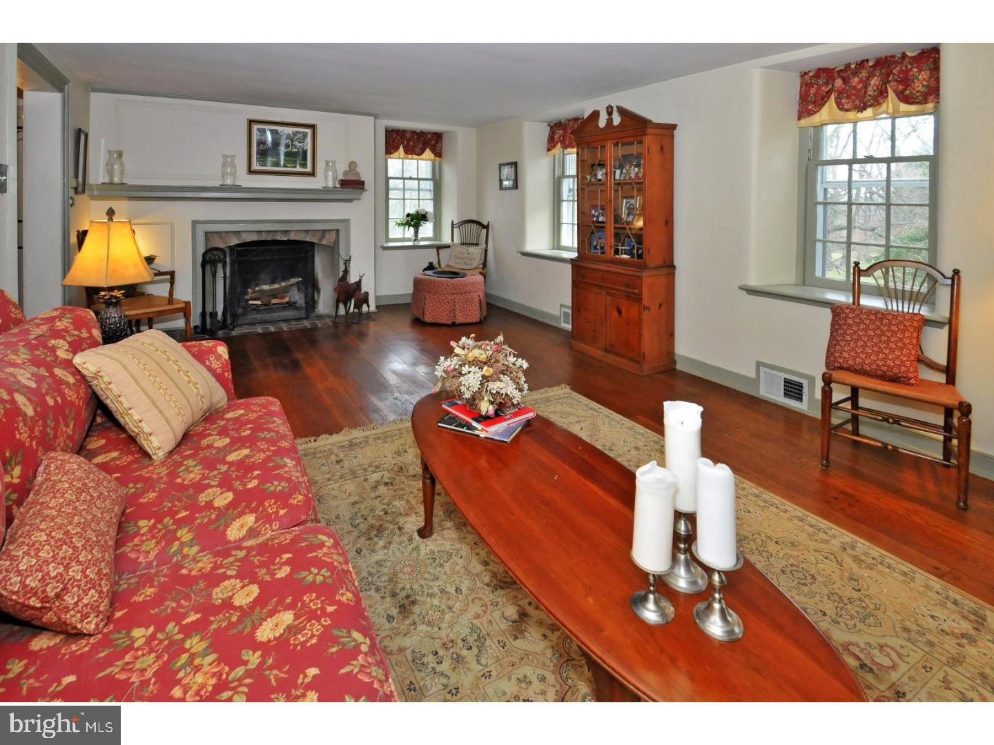 752 Fetters Mill Road Huntingdon Valley, PA 19006 - Photo 7 of 25 Living Room