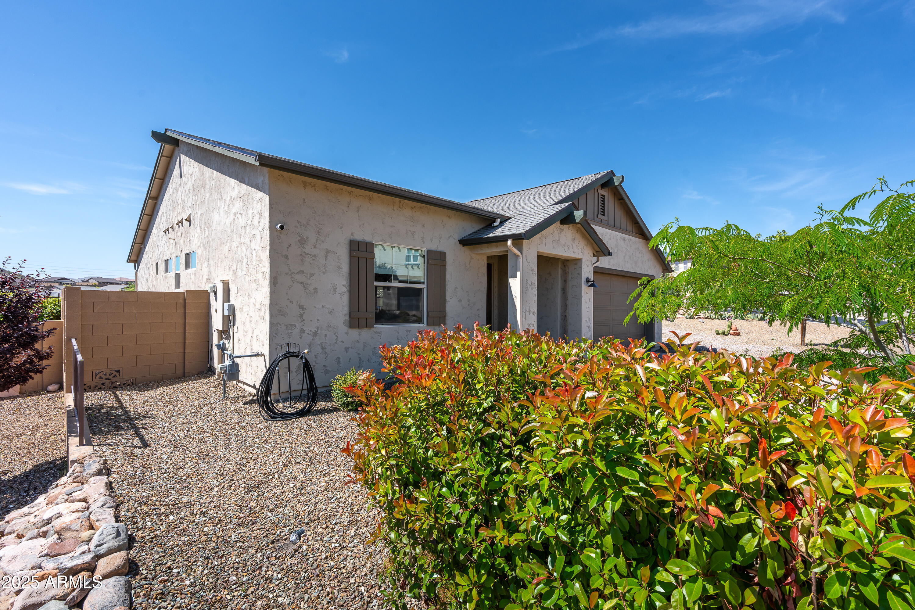 439 McKinnon Road Clarkdale, AZ 86324 - Photo 32 of 39 a front view of a house with a yard