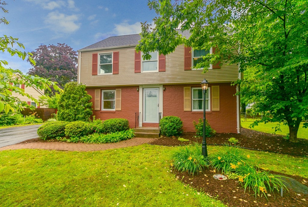 131 Harkness Avenue Springfield, MA 01118 - Photo 2 of 27 Gallery Image 2