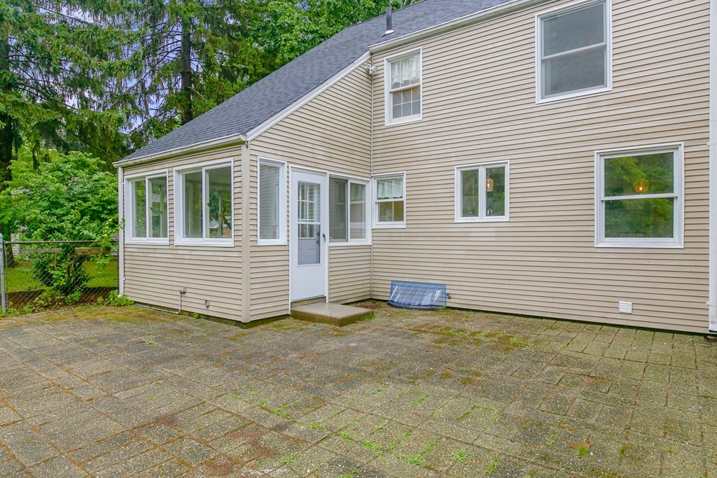 131 Harkness Avenue Springfield, MA 01118 - Photo 4 of 27 Gallery Image 4