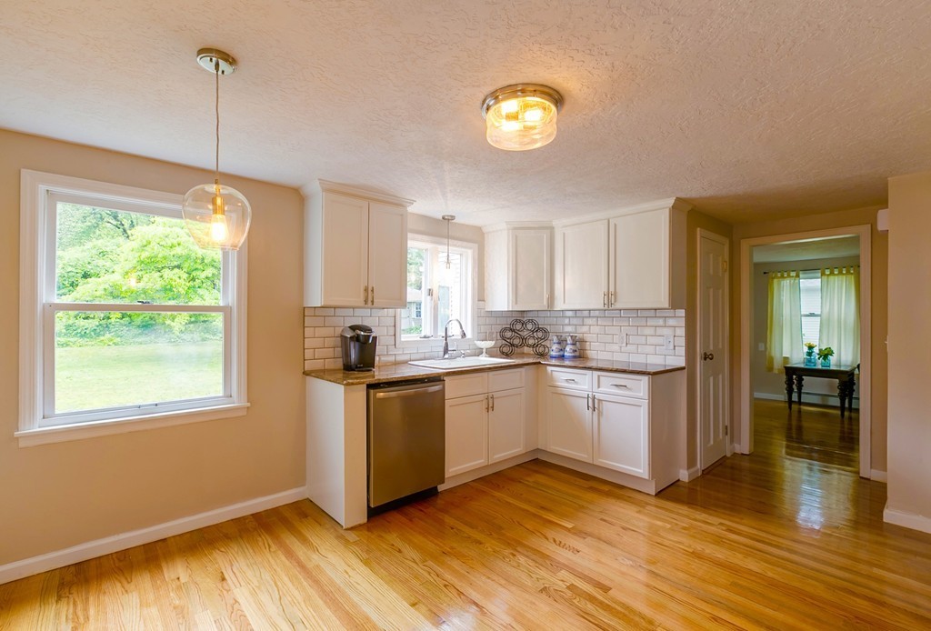 131 Harkness Avenue Springfield, MA 01118 - Photo 7 of 27 Gallery Image 7
