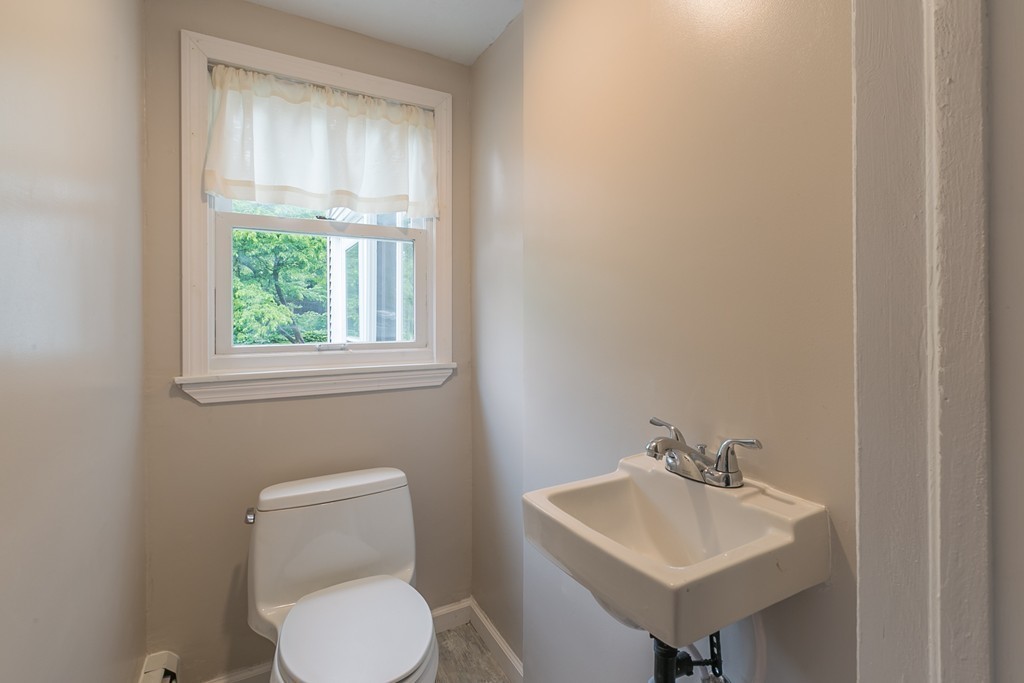 131 Harkness Avenue Springfield, MA 01118 - Photo 9 of 27 Gallery Image 9