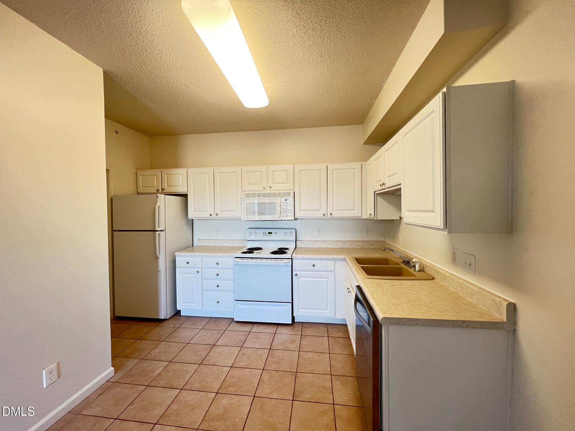2501 Huntscroft Lane, Unit 303 Raleigh, NC 27617 - Photo 2 of 11 kitchen