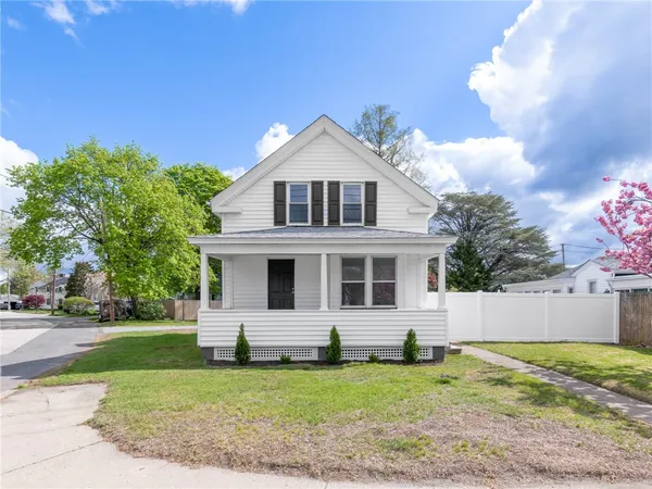 $419,900 | 990 Pawtucket Avenue, East Providence, RI 02916