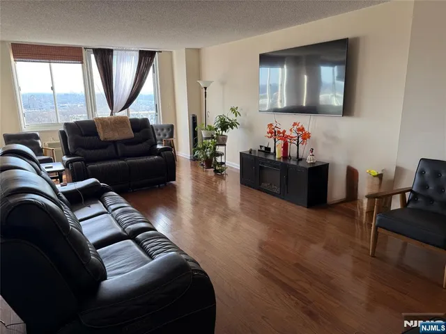 $3,100 | 160 Overlook Avenue, Unit 11A, Hackensack, NJ 07601