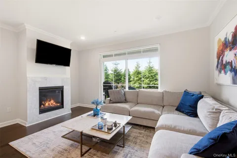 $1,225,000 | 21 Seasons Way, Dix Hills, NY 11746