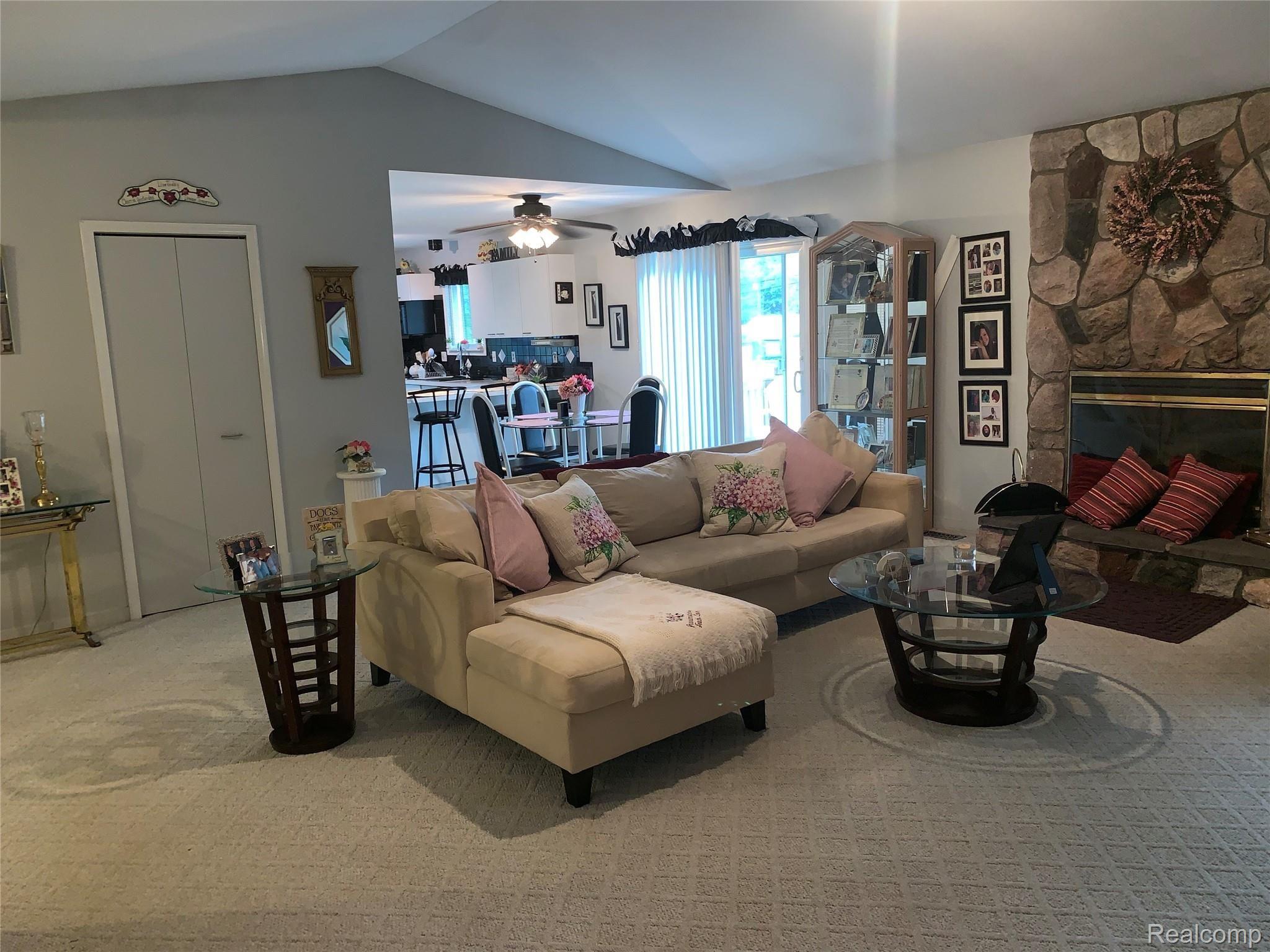 1109 Superior Street Walled Lake, MI 48390 - Photo 6 of 38 SPACIOUS GREAT ROOM WITH VAULTED CEILING