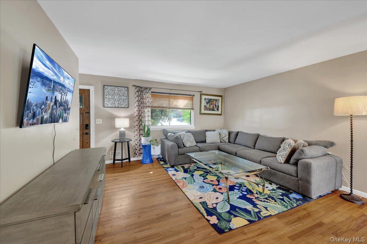 53 Pleasantville Road Ossining, NY 10562 - Photo 3 of 17