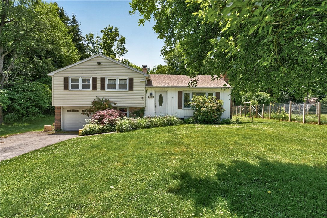115 Crescent Road Perinton, NY 14450 - Photo 1 of 31