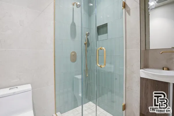 $9,250 | 129 Russell Street, Unit 3D | Greenpoint