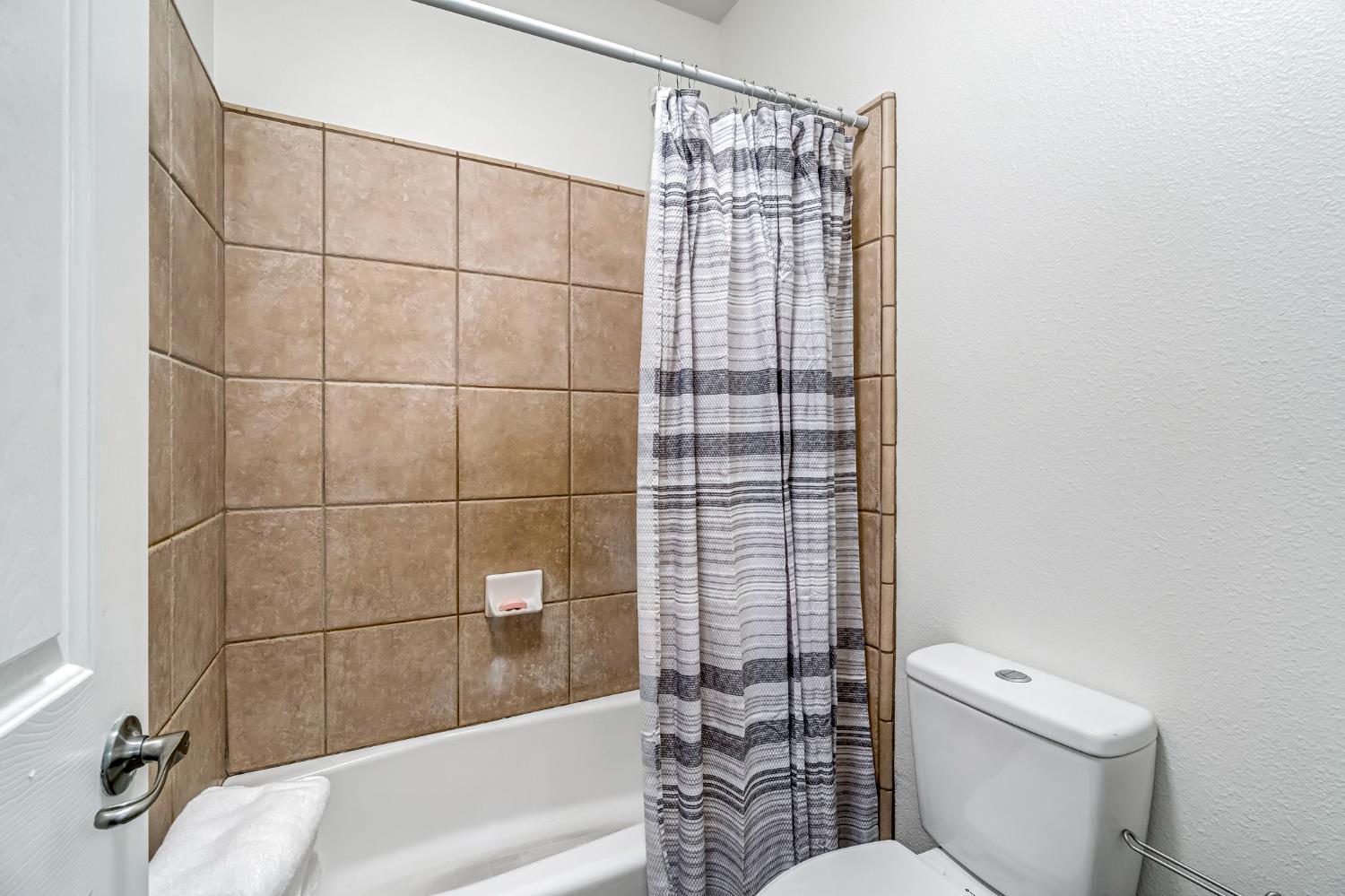 2634 Marie Drive Madera, CA 93637 - Photo 20 of 32 a bathroom with a toilet and a shower