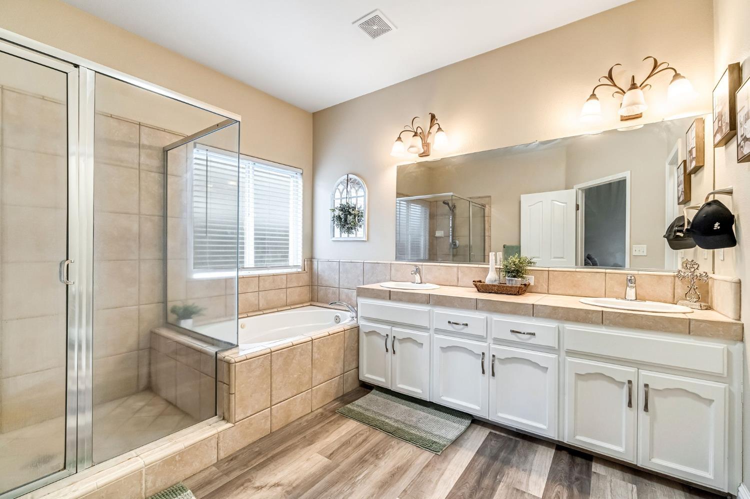 2634 Marie Drive Madera, CA 93637 - Photo 28 of 32 a spacious bathroom with a tub sink shower and mirror