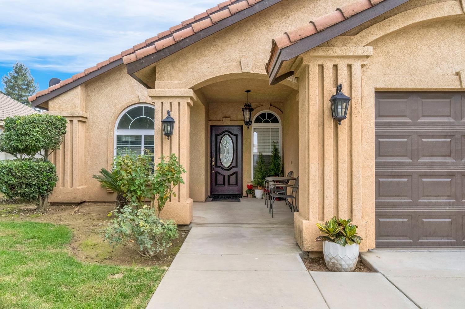 2634 Marie Drive Madera, CA 93637 - Photo 4 of 32 a front view of a house with a garden