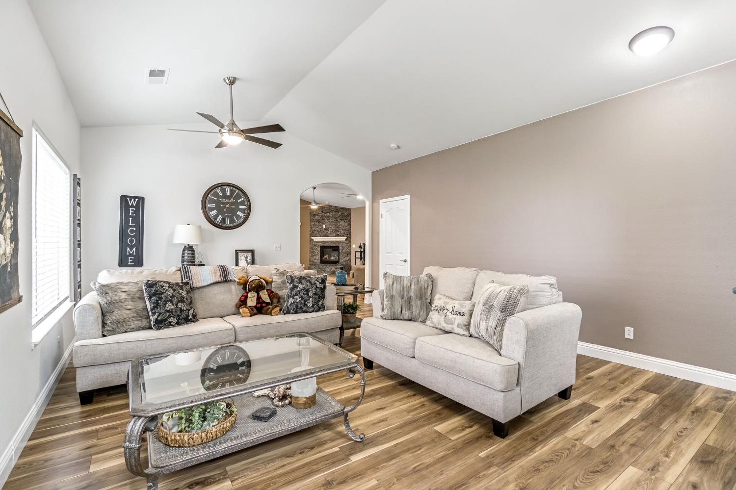 2634 Marie Drive Madera, CA 93637 - Photo 6 of 32 a living room with furniture and a window