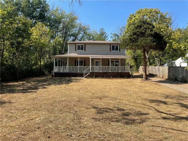 $194,900 | 8324 Pershing Road, Raytown, MO 64138