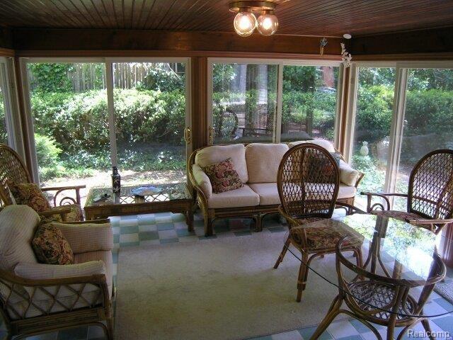245 Cloverly Road Grosse Pointe, MI 48236 - Photo 10 of 19 Sun Room.jpg