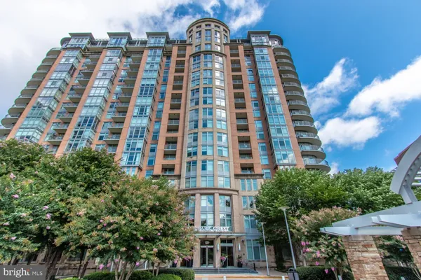$3,150 | 8220 Crestwood Heights Drive, Unit 1210, McLean, VA 22102