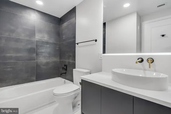 $3,150 | 8220 Crestwood Heights Drive, Unit 1210, McLean, VA 22102