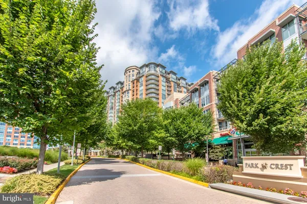 $3,150 | 8220 Crestwood Heights Drive, Unit 1210, McLean, VA 22102