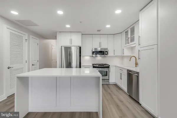 $3,150 | 8220 Crestwood Heights Drive, Unit 1210, McLean, VA 22102