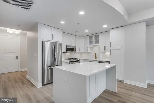 $3,150 | 8220 Crestwood Heights Drive, Unit 1210, McLean, VA 22102